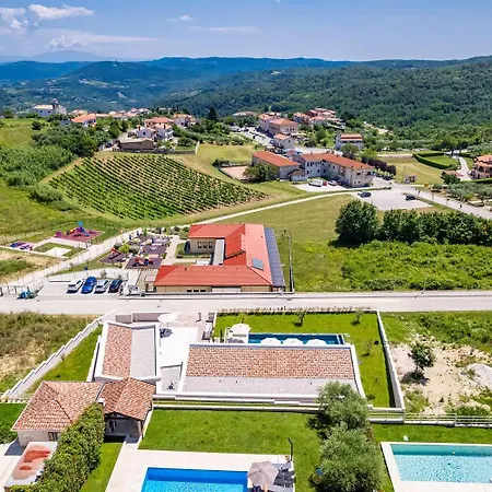 Andrea Villa Vizinada